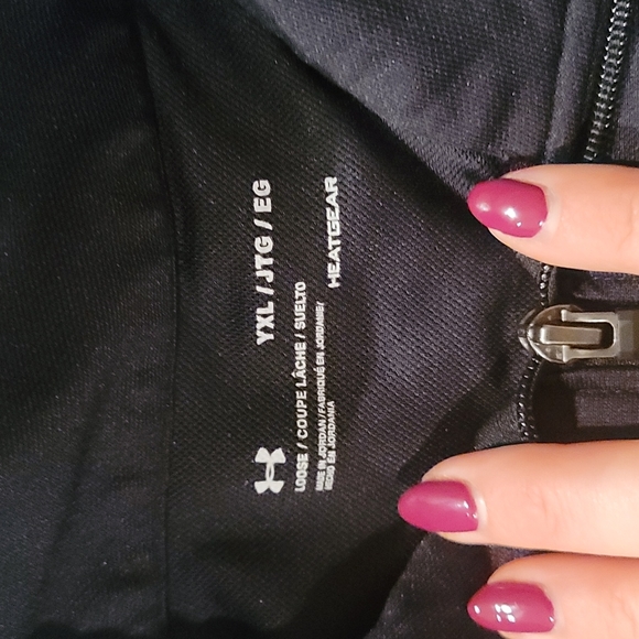 Youth XL Under Armour long sleeve - Picture 2 of 3